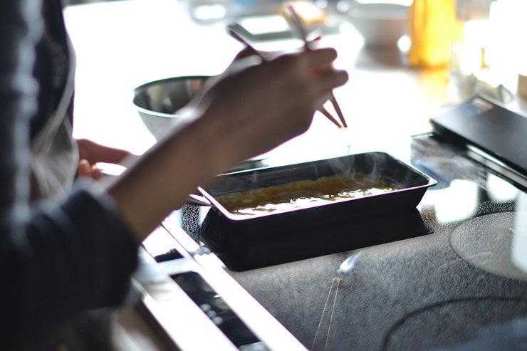 bws SELECTION 卵1個で!鉄の玉子焼き器 ビーワース セレクション IH対応 ガス火 幅10.4cm 奥行38cm 高さ7.5cm 日本製 燕三条 国産 鉄 フライパン 玉子焼き 卵焼き 鉄フライパン キッチン スリム 鉄分補給