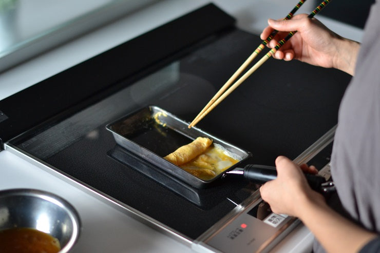 bws SELECTION 卵1個で!鉄の玉子焼き器 ビーワース セレクション IH対応 ガス火 幅10.4cm 奥行38cm 高さ7.5cm 日本製 燕三条 国産 鉄 フライパン 玉子焼き 卵焼き 鉄フライパン キッチン スリム 鉄分補給