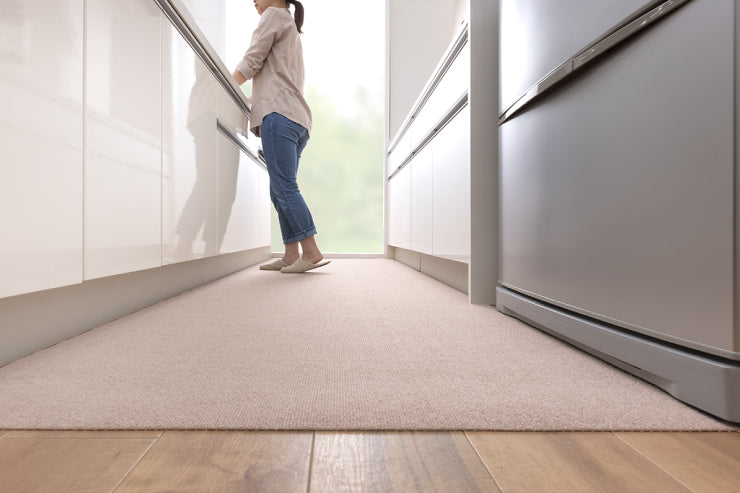 おくだけ吸着 はっ水 ペット用床保護マット 60×600cm 薄さ4mm 吸着マット ペットマット 大判 日本製 国産 カット可 床暖房対応 洗濯OK タイルカーペット ラグ マット 床保護 滑り止めマット