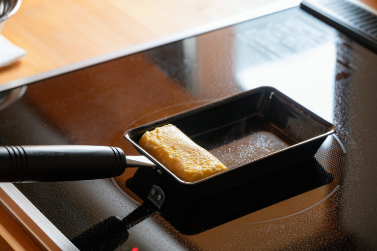 bws SELECTION 卵1個で!鉄の玉子焼き器 コンパクト ビーワース セレクション IH対応 ガス火 幅10.4cm 奥行34cm 高さ7.5cm 日本製 燕三条 国産 鉄 フライパン 玉子焼き 卵焼き 鉄フライパン キッチン スリム 鉄分補給