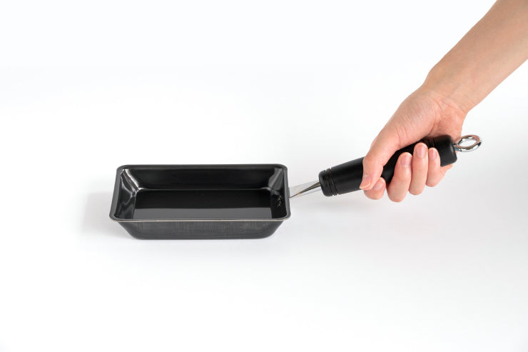 bws SELECTION 卵1個で!鉄の玉子焼き器 コンパクト ビーワース セレクション IH対応 ガス火 幅10.4cm 奥行34cm 高さ7.5cm 日本製 燕三条 国産 鉄 フライパン 玉子焼き 卵焼き 鉄フライパン キッチン スリム 鉄分補給