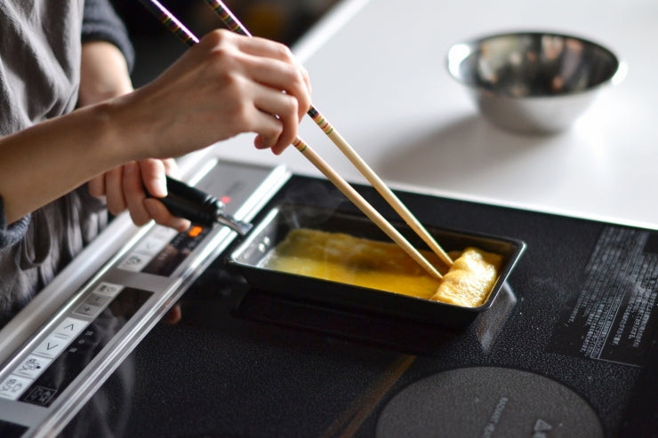 bws SELECTION 卵1個で!鉄の玉子焼き器 ビーワース セレクション IH対応 ガス火 幅10.4cm 奥行38cm 高さ7.5cm 日本製 燕三条 国産 鉄 フライパン 玉子焼き 卵焼き 鉄フライパン キッチン スリム 鉄分補給