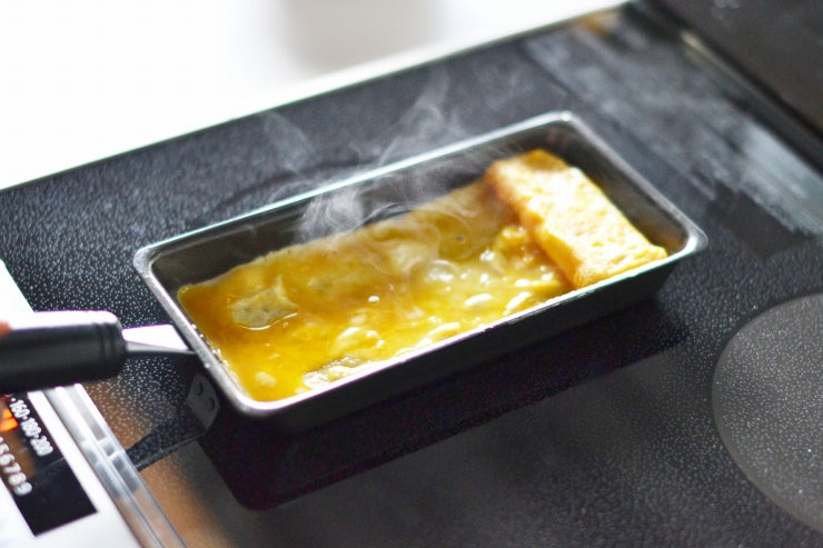 bws SELECTION 卵1個で!鉄の玉子焼き器 ビーワース セレクション IH対応 ガス火 幅10.4cm 奥行38cm 高さ7.5cm 日本製 燕三条 国産 鉄 フライパン 玉子焼き 卵焼き 鉄フライパン キッチン スリム 鉄分補給