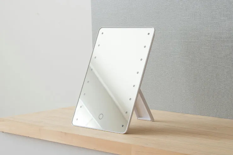 16個LEDライト付き 卓上メイクアップミラー YLD-2500 幅20cm 奥行き4.5