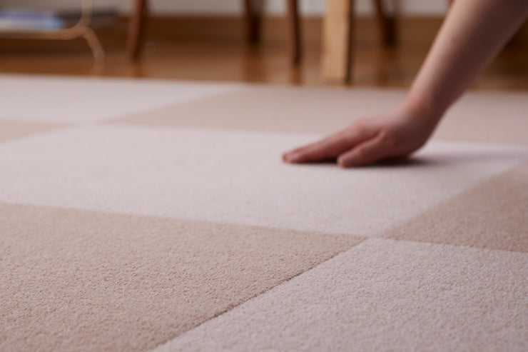 おくだけ吸着 はっ水 吸着マット 45×60cm 12枚入り 1セット 薄さ4mm ペットマット 日本製 国産 大判 カット可 床暖房対応 洗濯OK タイルカーペット ラグ マット 床保護 滑り止めマット