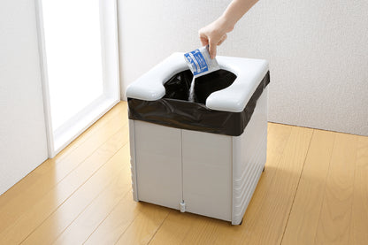 簡易ポータブルトイレ R-56 幅32cm 奥行き34cm 高さ37cm 10回分 日本製 国産 凝固剤付属 汚物袋付属 便座付き 防災グッズ 備蓄 ポータブル 携帯用 簡易トイレ 丸洗い可 水洗い可能 災害対策 震災 断水 地震 アウトドア キャンプ ドライブ 釣り 非常用 スリム コンパクト