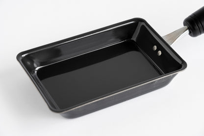 bws SELECTION 卵1個で！鉄の玉子焼き器 コンパクト ビーワース セレクション IH対応 ガス火 幅10.4cm 奥行34cm 高さ7.5cm 日本製 燕三条 国産 鉄 フライパン 玉子焼き 卵焼き 鉄フライパン キッチン スリム &nbsp;鉄分補給