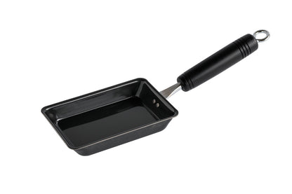 bws SELECTION 卵1個で！鉄の玉子焼き器 コンパクト ビーワース セレクション IH対応 ガス火 幅10.4cm 奥行34cm 高さ7.5cm 日本製 燕三条 国産 鉄 フライパン 玉子焼き 卵焼き 鉄フライパン キッチン スリム &nbsp;鉄分補給